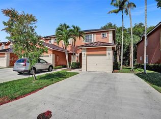 1001 NW 100th Ave, Pembroke Pines, FL 33024