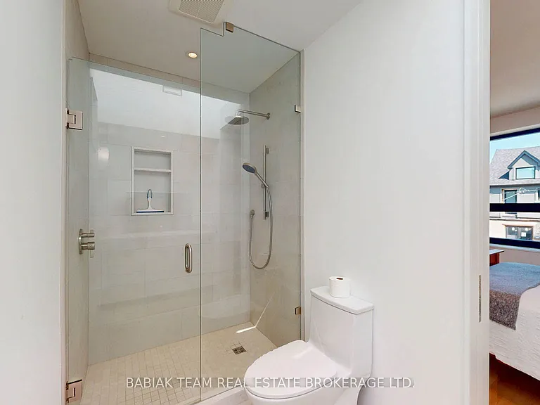 149 Maria St #UPPER — Photo 20