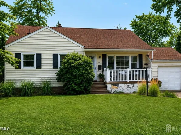 12 Arno St, Oakhurst, NJ 07755
