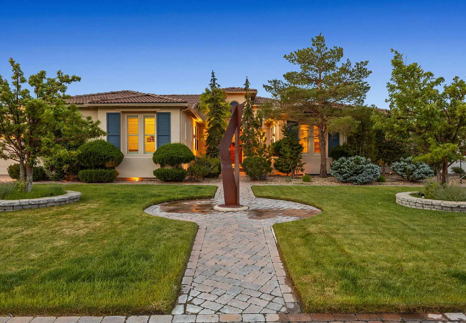 5 bed, 4.5 bath, 4375 sqft, $5,500 — Photo 2
