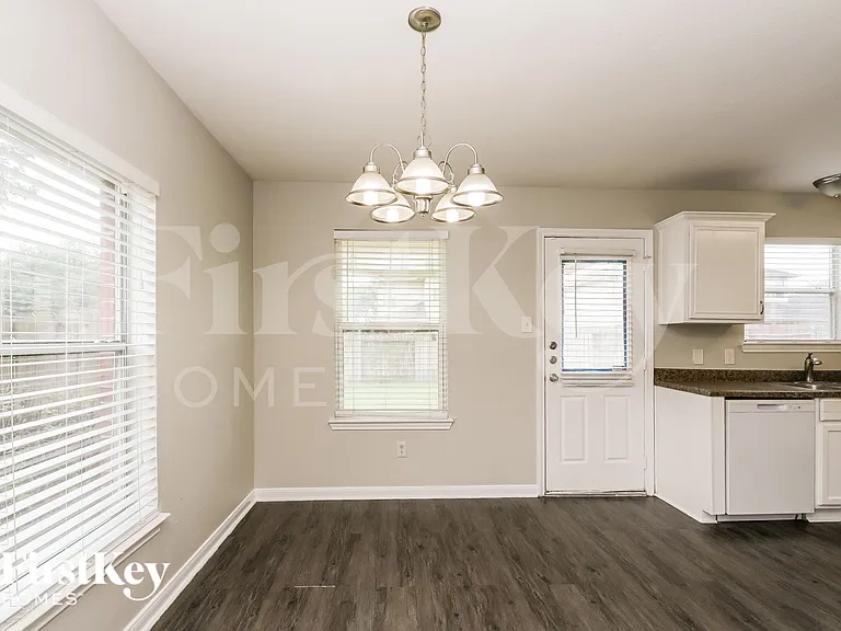 1438 Rocky Glen Ln — Photo 7