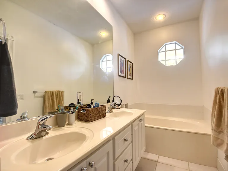 bathroom/bathtub