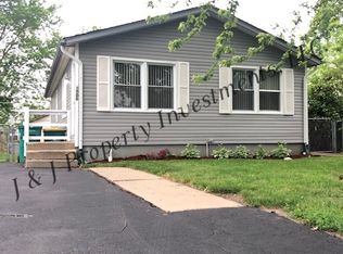 1506 Maple Dr, Round Lake Beach, IL