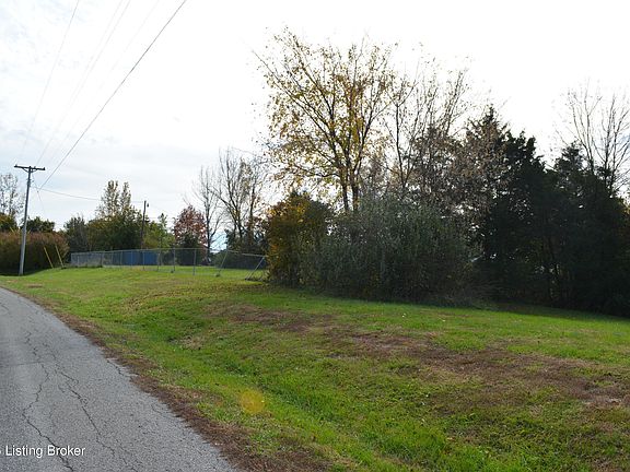 2nd image of 6687 Woods Pike