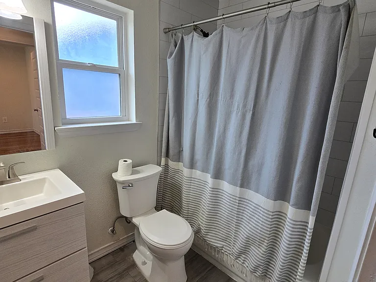 1338 W Elsmere Pl — Photo 8