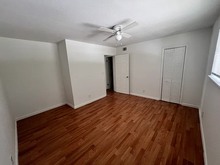 University Place Apartments — Photo 6