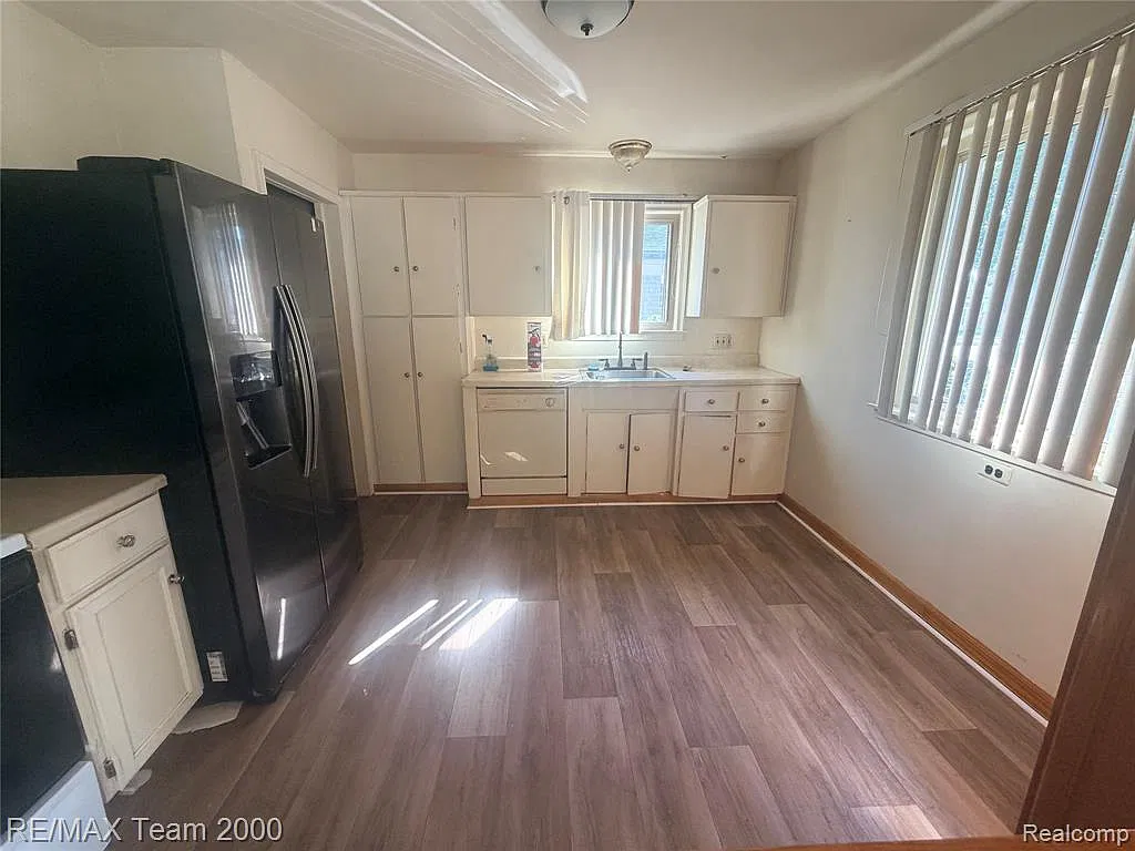 3 bed, 2.0 bath, 1625 sqft, $1,700 — Photo 3