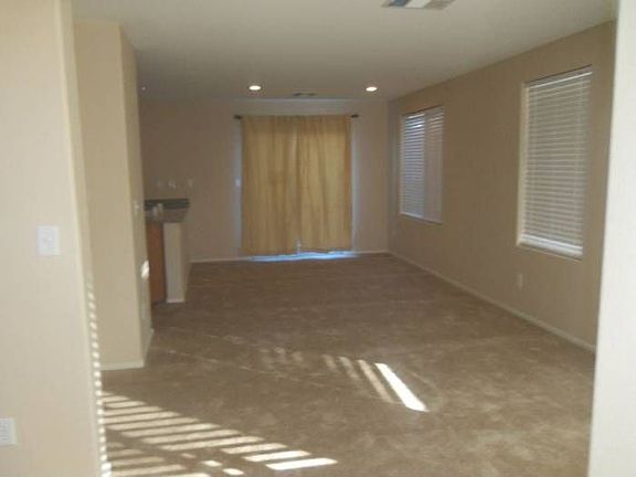 huge front room new blind