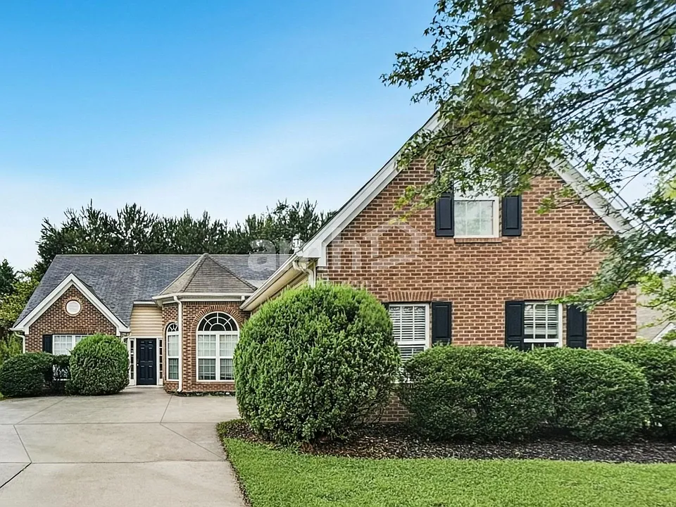3815 Hawk Tail Dr
