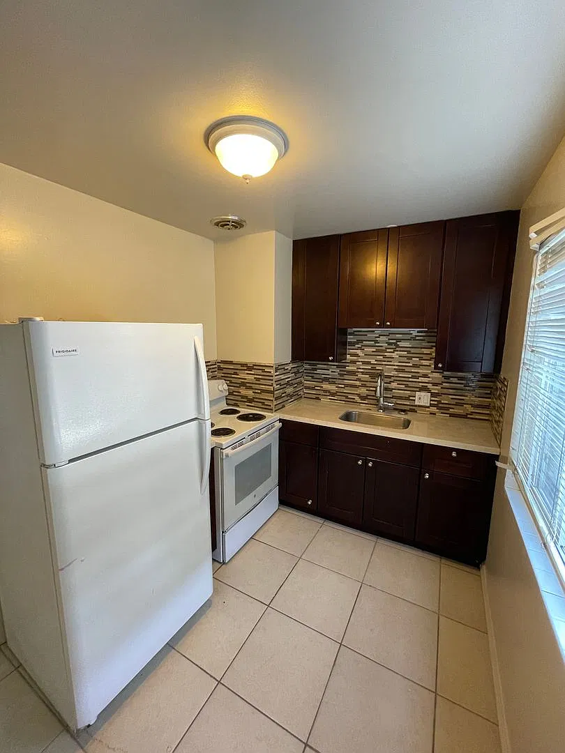 1419 South B Street — Photo 1