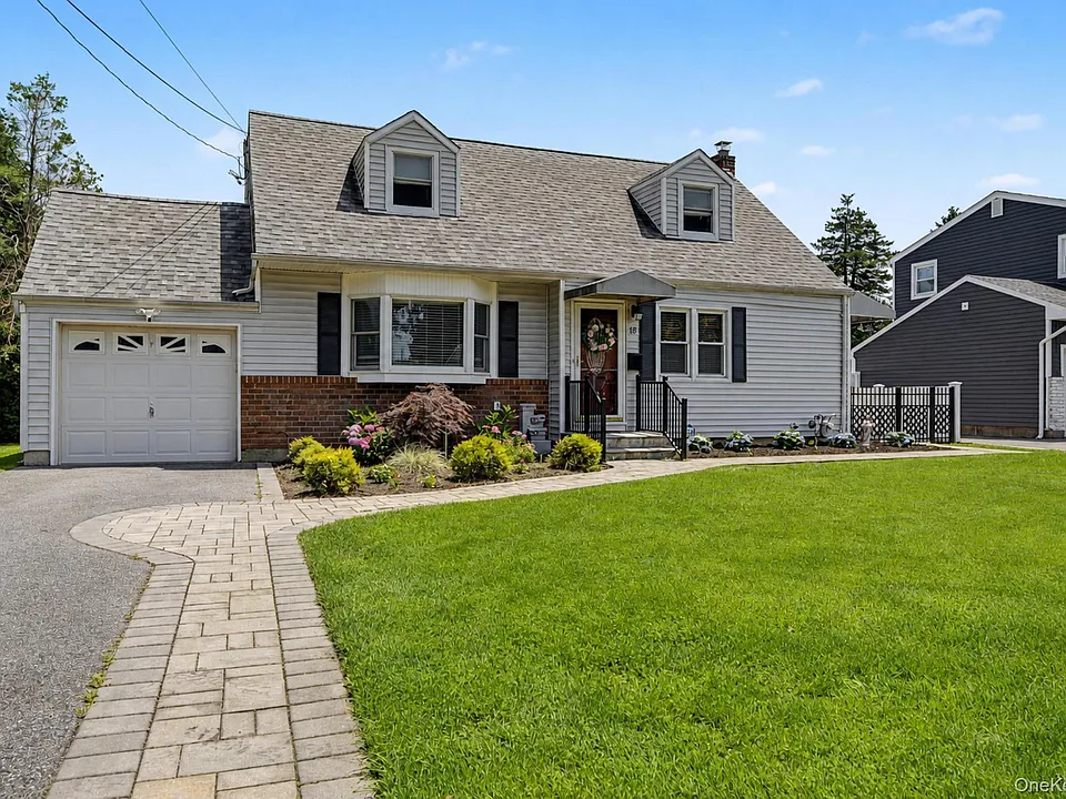18 Heath Ln