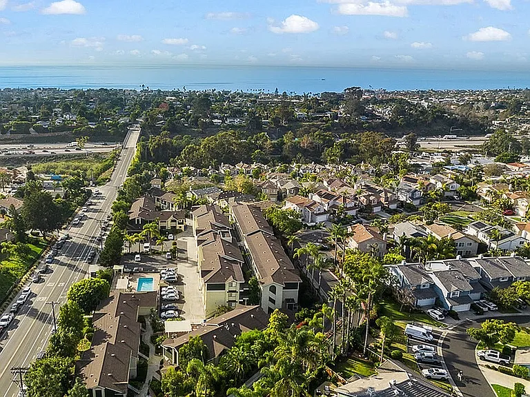 Encinitas Terrace Apartment Homes — Photo 9