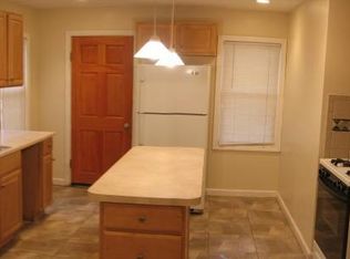 1 Acorn St APT 1, Pawtucket, RI 02860