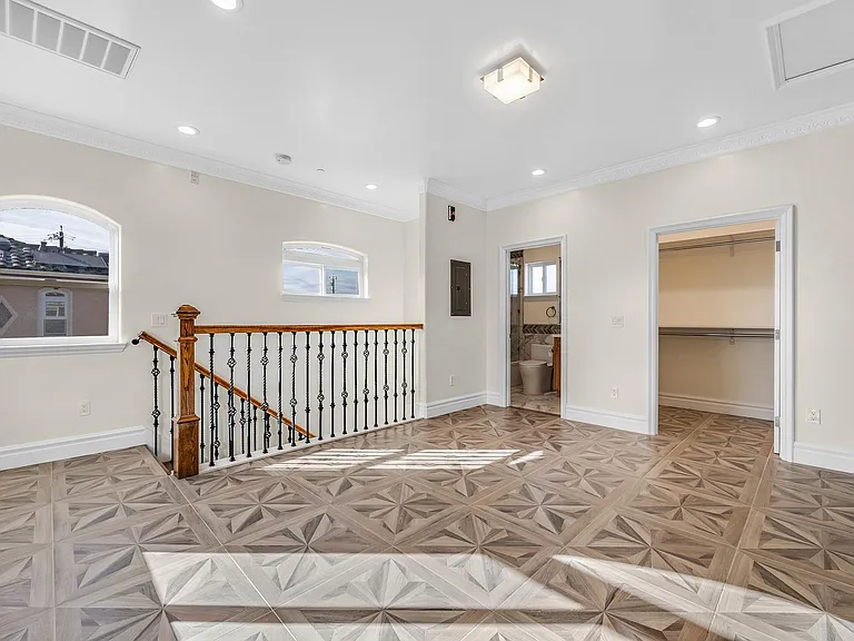 322 Tennyson Rd — Photo 11