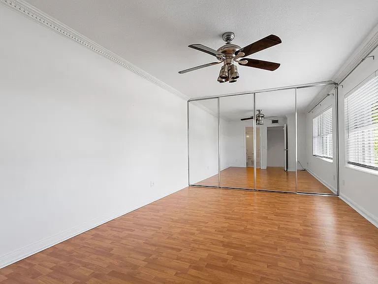 2406 SW Danbury Ln — Photo 25