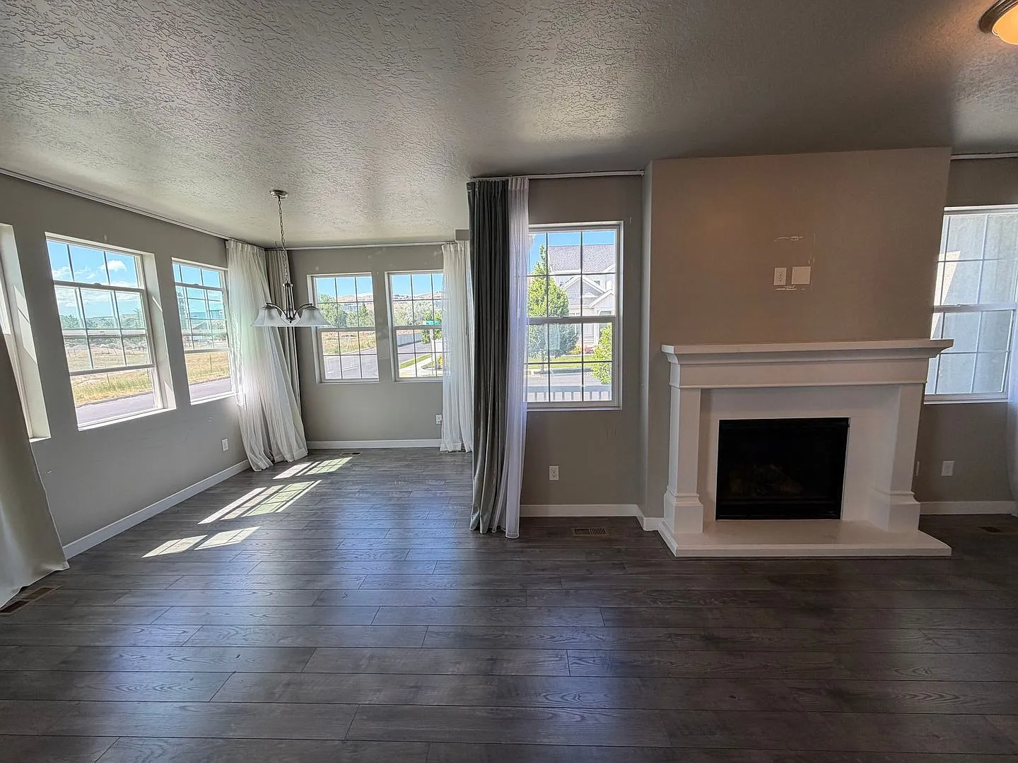 Beautiful 5-Bedroom Home in Lehi - Plenty of Storage! — Photo 3