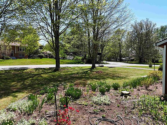 4th image of 904 Horseshoe Ln