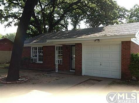 1st image of 725 Thersa Dr