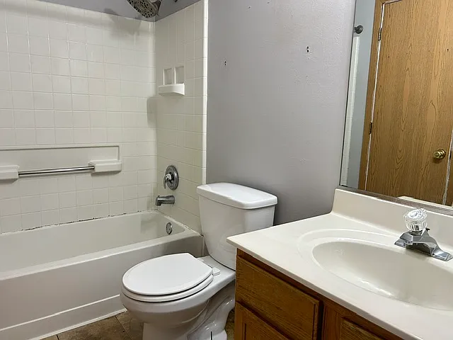 205 W Washington St — Photo 8