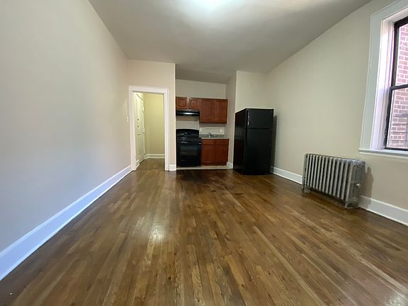 3rd image of 380 1/2 Union Ave #301
