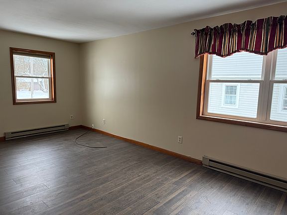 2nd image of 285 1/4 Walnut St APT A