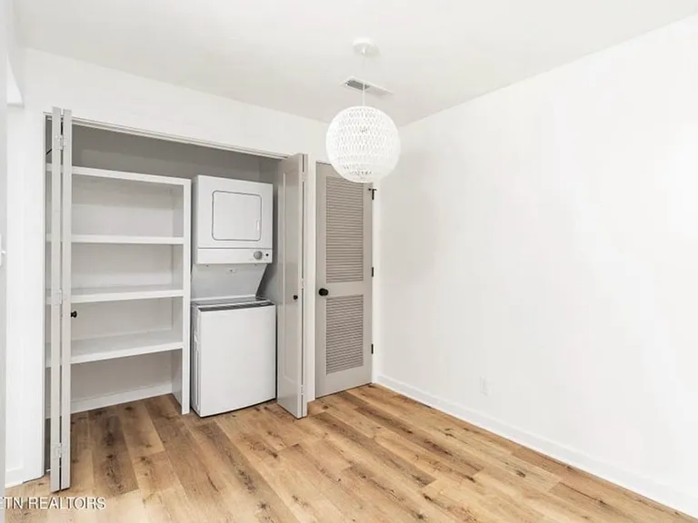 811 Flanders Ln #4 — Photo 4