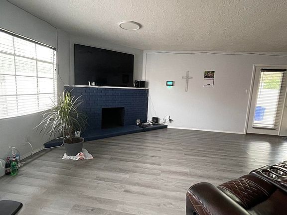 4th image of 908 W Lead Ave