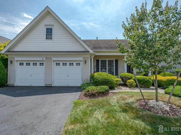 59 Turnberry Dr, Monroe Township, NJ 08831