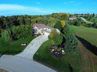 N2972 Manorwood Ln, Hortonville, WI 54944