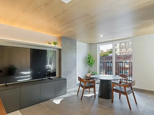 931 Carroll Street image 10 of 13