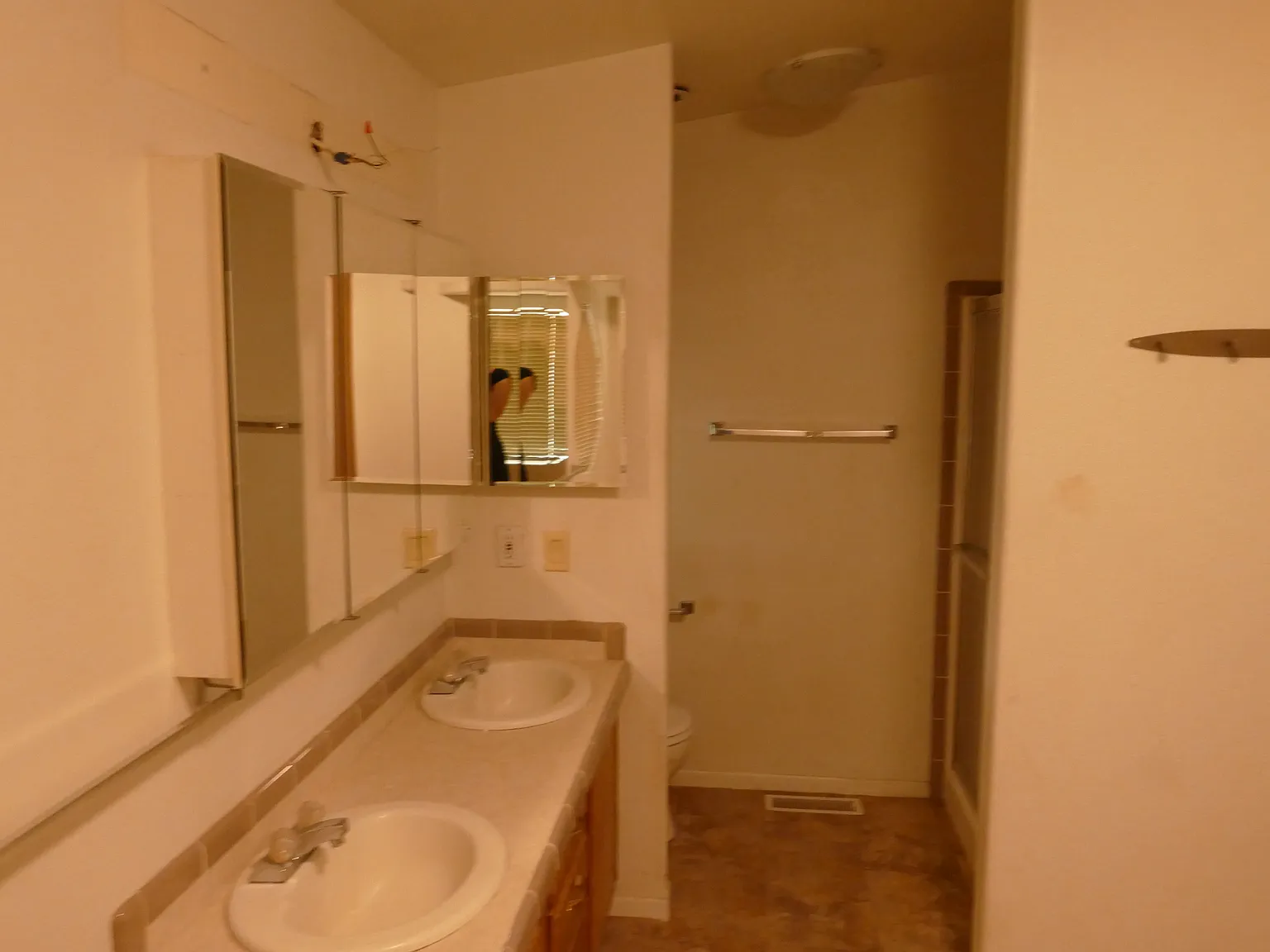 3 bed, 1949 sqft, $2,100 — Photo 2