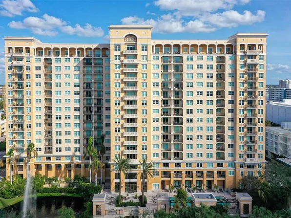 750 N Tamiami Trl Unit 302, Sarasota, FL 34236