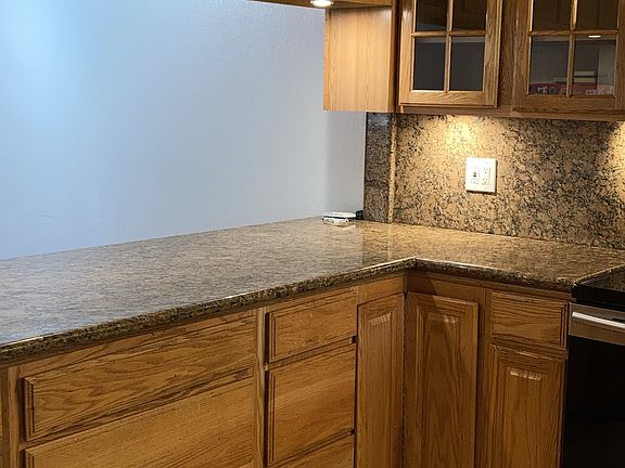 3rd image of 105 Oak Rim Way