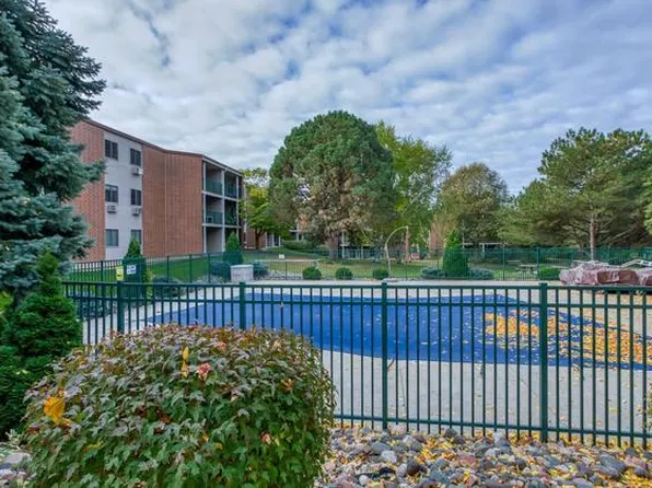 1700 Four Oaks Rd APT 328, Eagan, MN 55121