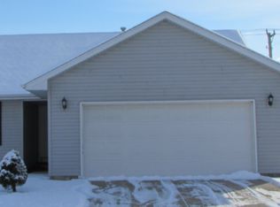 607 Bannerstone Ct, Sidney, IL 61877