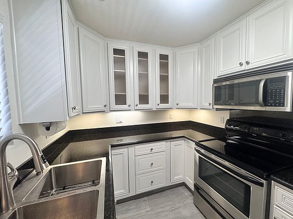 4th image of 5541 Shasta Ln #210