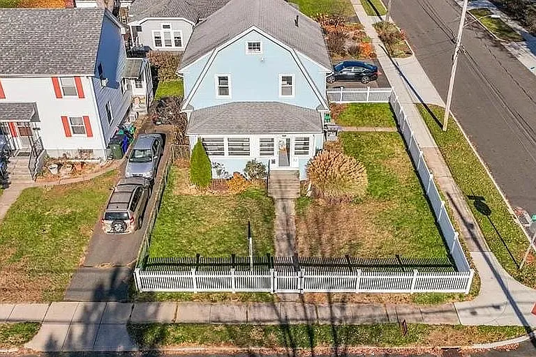 82 Seymour Ave — Photo 20