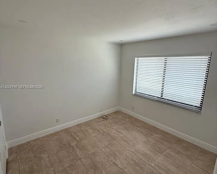 1021 W Las Olas Blvd #3 — Photo 3