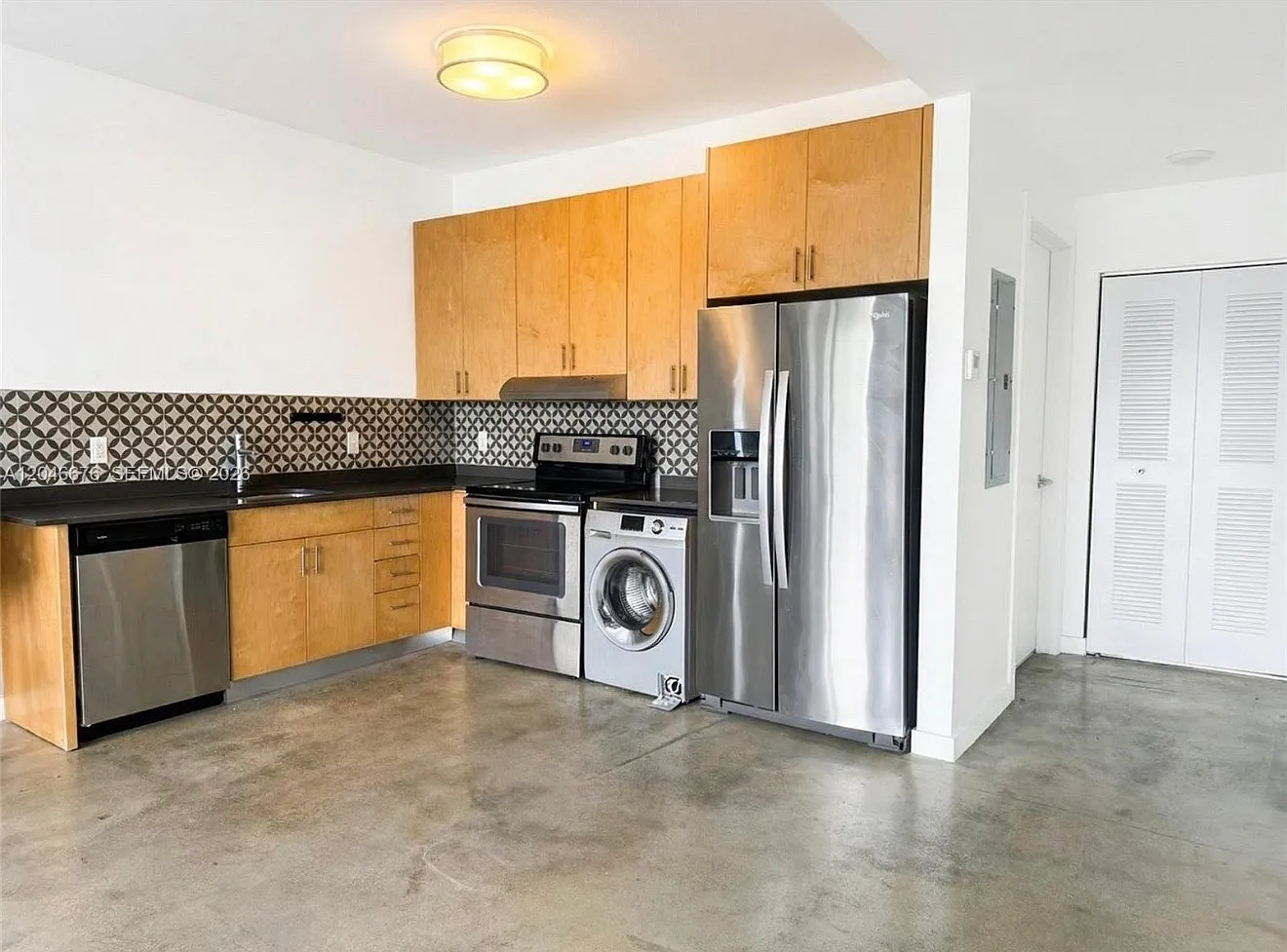 Studio, 525 sqft, $2,100 — Photo 2