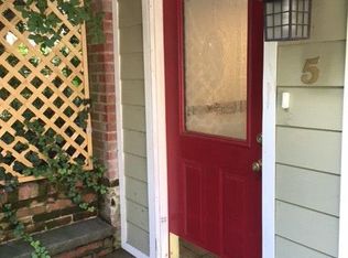 5 Castle Ln, Hopewell, NJ 08525