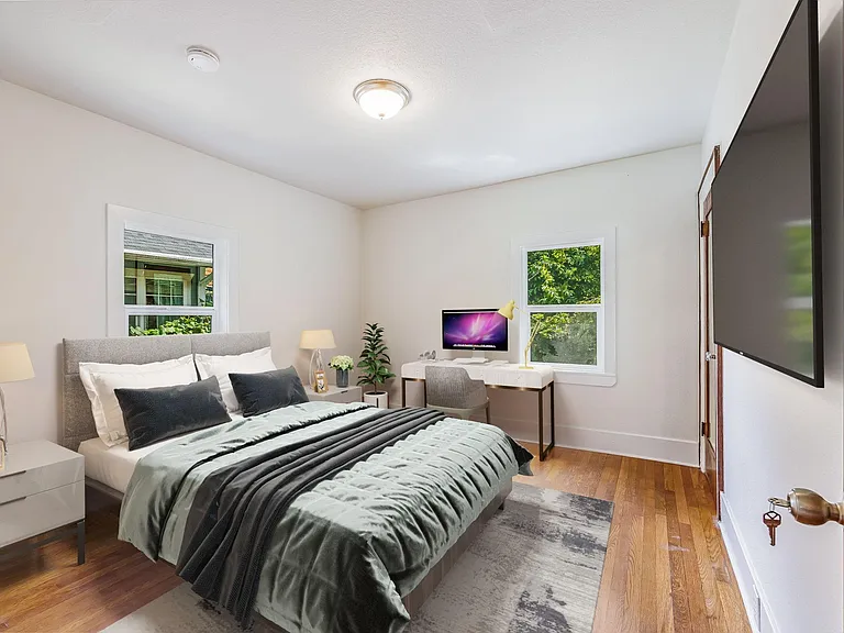 Sizable bedrooms in all 3 floors