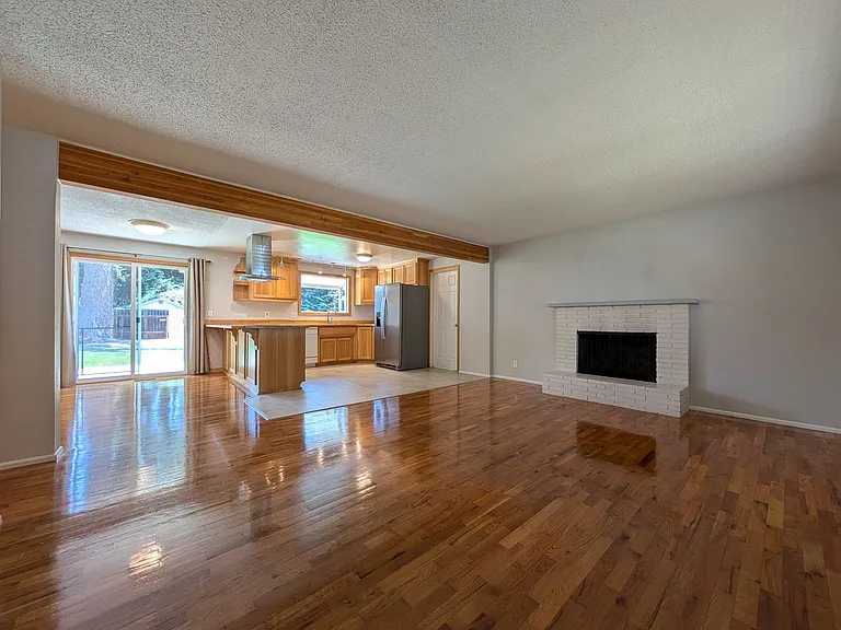 2425 Leyton Ln — Photo 10
