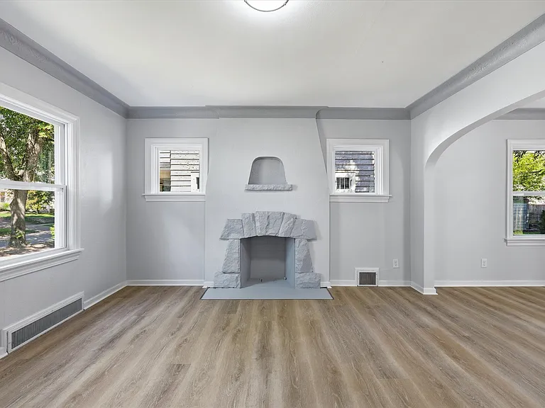 2433 Georgetown Ave — Photo 4