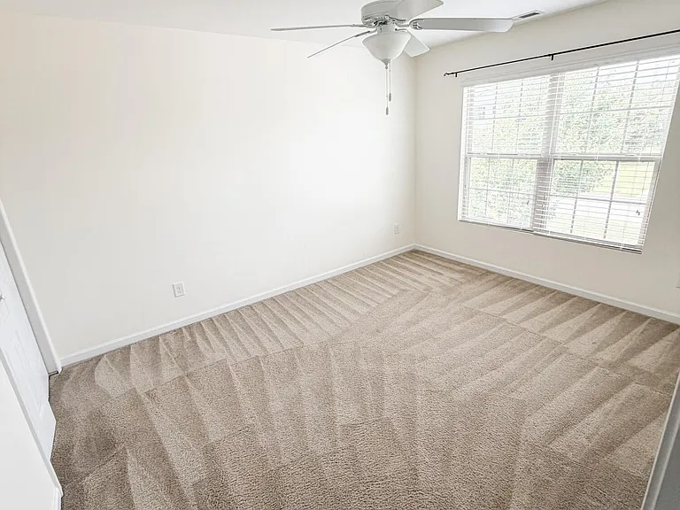 521 Shelmore Ln — Photo 8