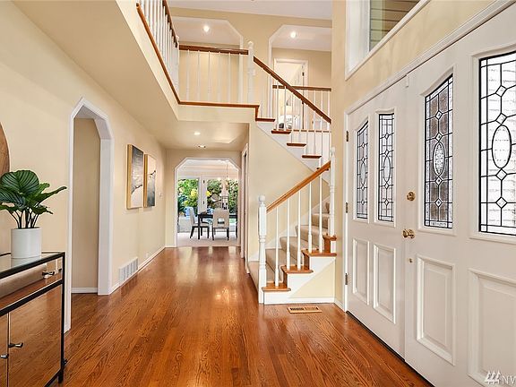 Inviting light and bright entrance way with cathedral ceilings.
