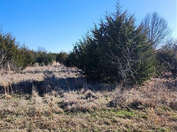 3rd image of 18 Nebraska Dr