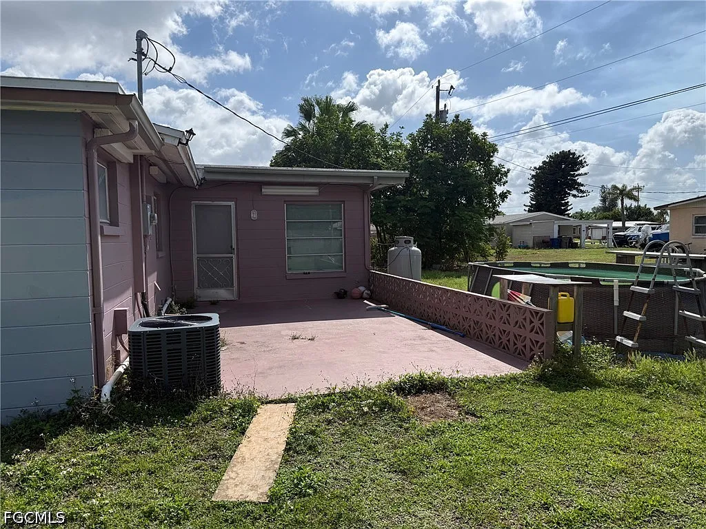 2 bed, 1.0 bath, 997 sqft, $1,700 — Photo 2