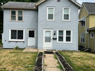 1205 W 7th St, Dixon, IL 61021