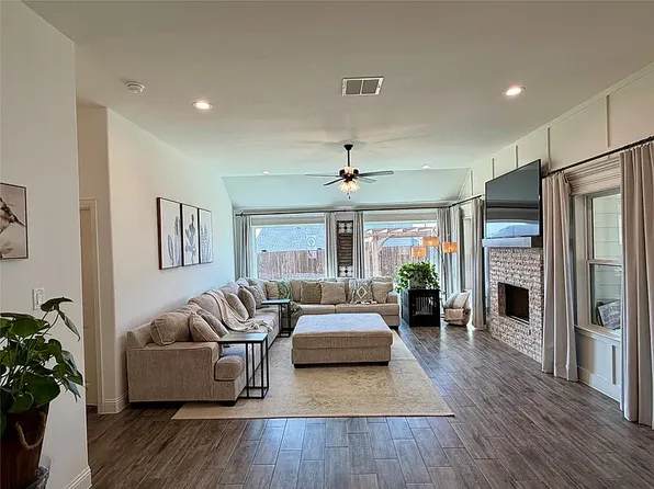 916 Rodgers Ave, Godley, TX 76044