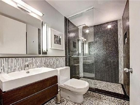 4th image of 215 W 95th St APT 8E